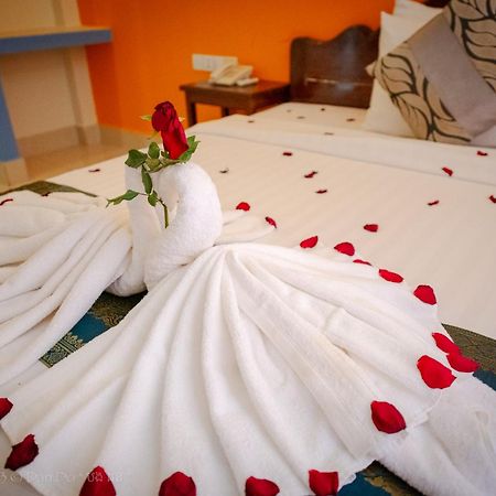 Plumeria Hotel & Spa Siem Reap Bagian luar foto