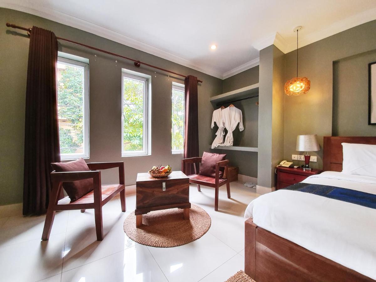 Plumeria Hotel & Spa Siem Reap Bagian luar foto